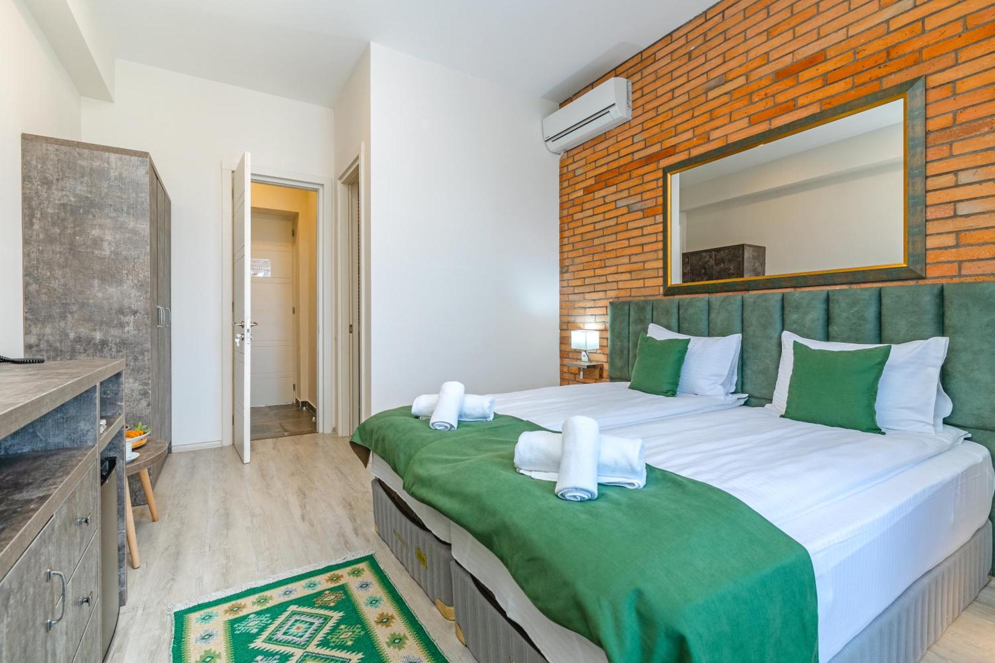 Chateau Mosmieri Hotel & Winery Телаві Номер фото